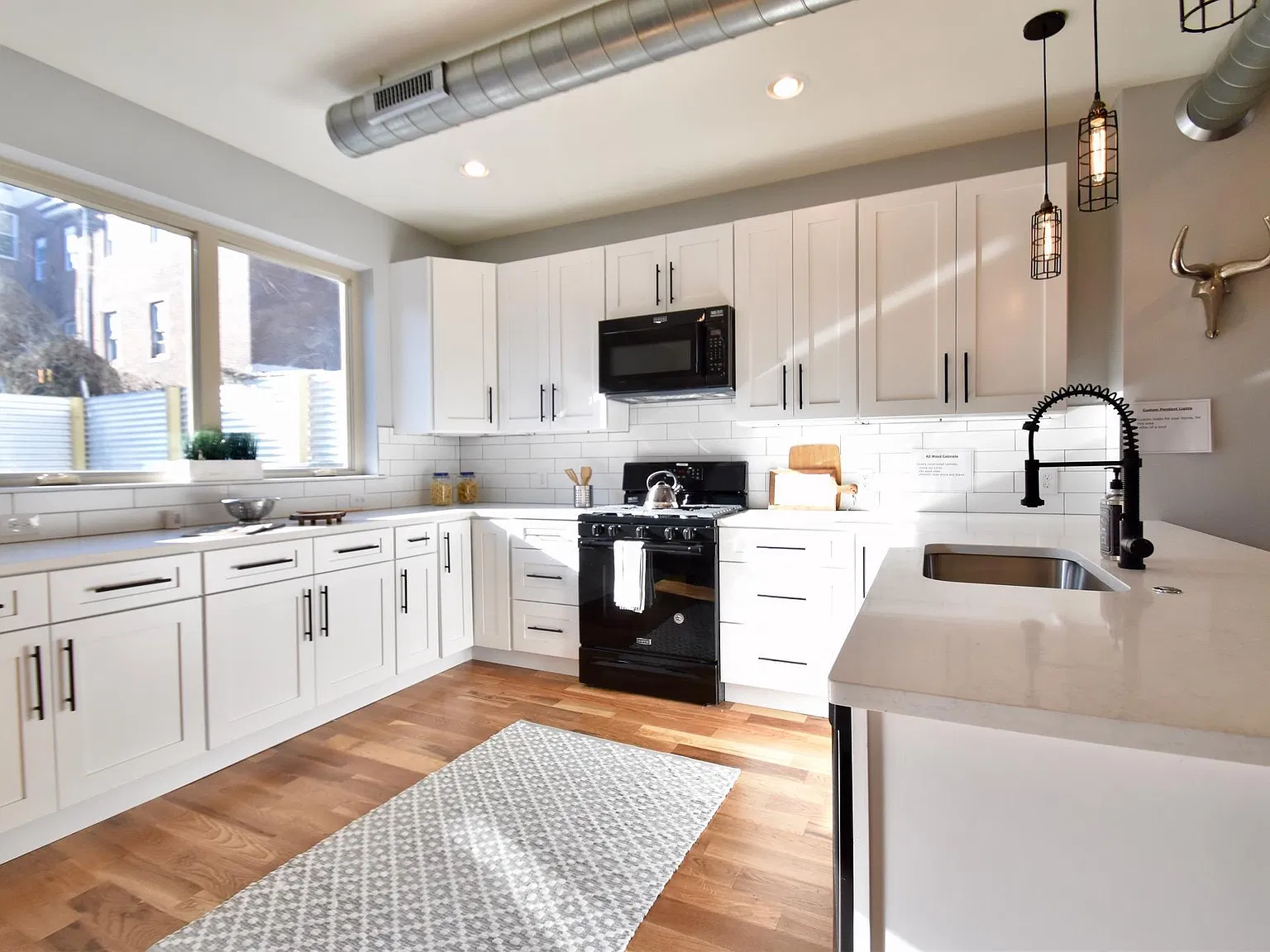 2 bed, 1350 sqft, $2,400 — Photo 2