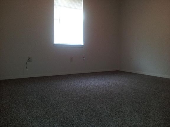 5th image of 103 Parkview Cir APT B