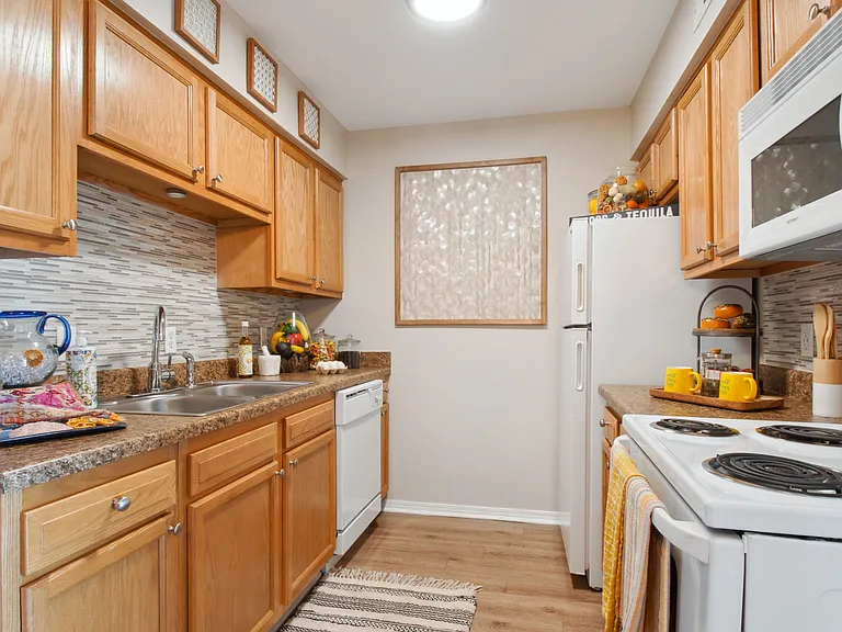 Summerfield Apartment Homes — Photo 7
