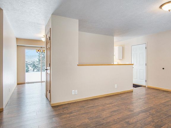 5th image of 406 Turnberry Ave