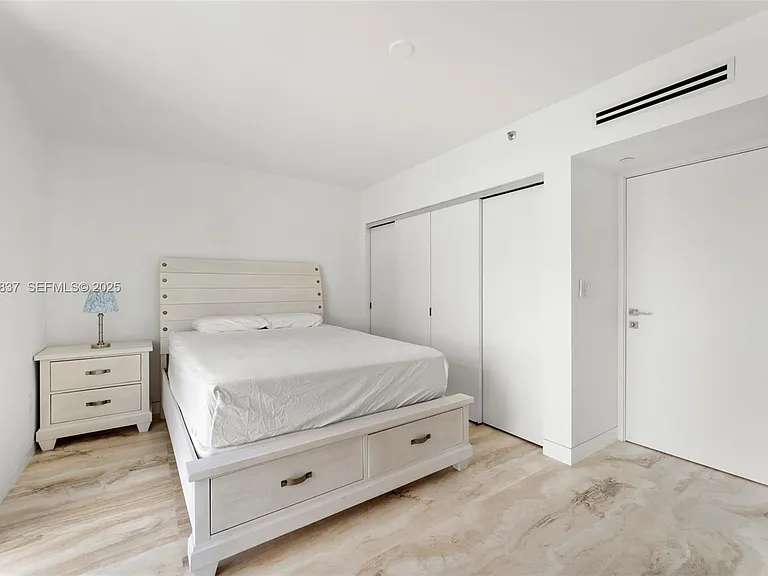 5900 Collins Ave #604 — Photo 27