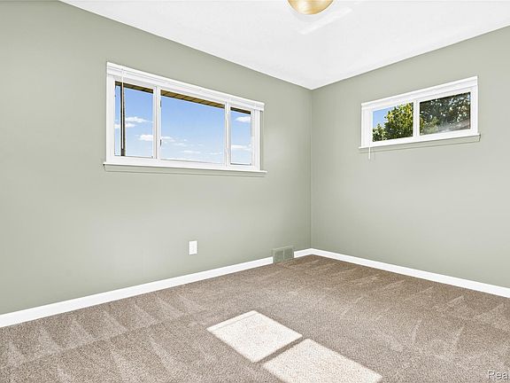 4th image of 5201 Arden Ave