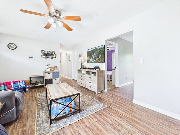 4th image of 7240 Elmbrook Ln