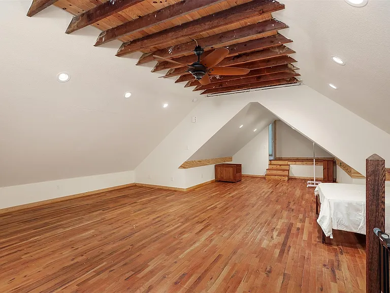9009 Lazy Ln — Photo 33