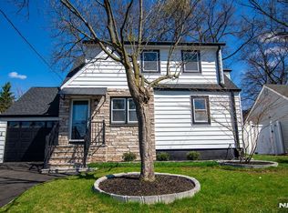 25 Windsor Dr, Dumont, NJ