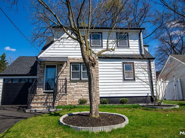 25 Windsor Dr, Dumont, NJ 07628