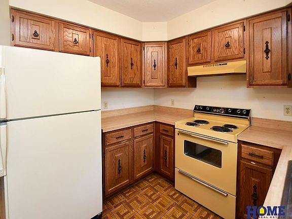 3rd image of 211 Laramie Trl