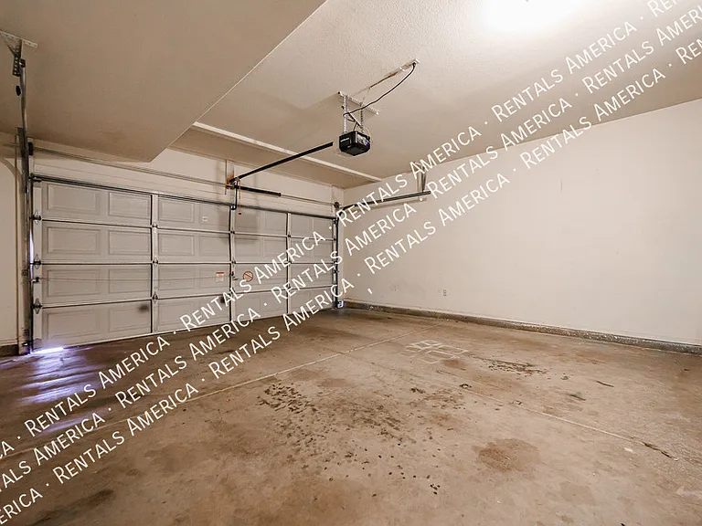 1022 W Westchester Ave — Photo 17