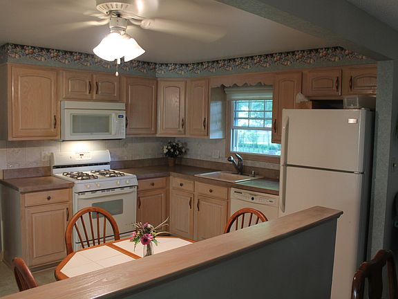 5th image of 49 Rosewood Dr
