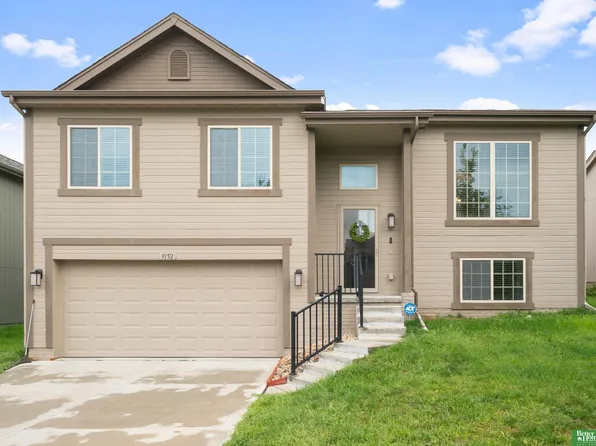 9152 Hanover St, Omaha, NE 68122