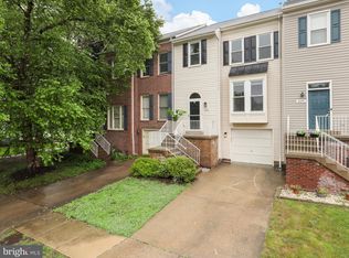 6427 Brass Button Ct, Centreville, VA 20121