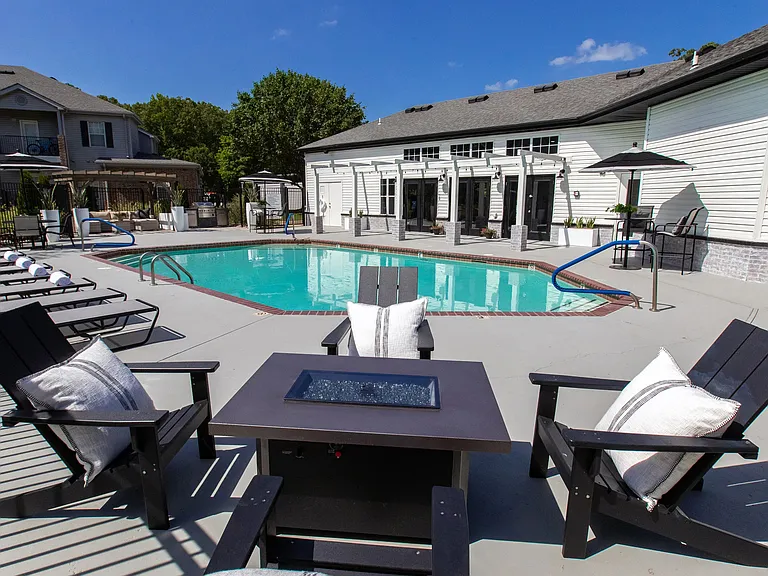 Experience our expansive sundeck with an ambiance designed for luxe living enjoy our plentiful poolside amenities from fire pit to outdoor kitchen. Greystone Woods is the premiere apartment community to offer up the best of living in Arkansas!