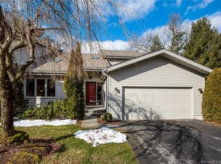 1 Saddle Xing, Avon, CT 06001