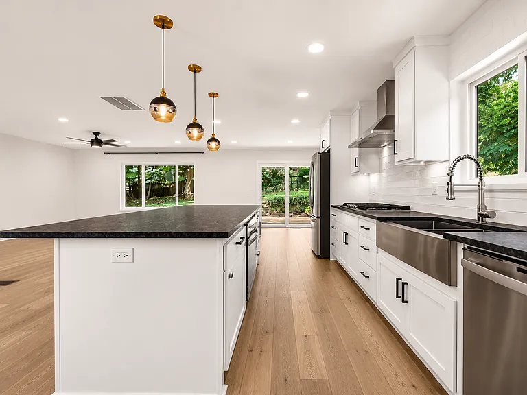 2243 N Hummingbird Ln — Photo 8