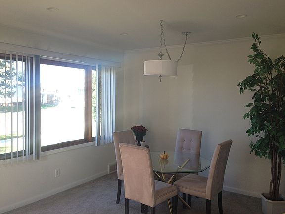Dining/living room area