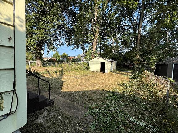 4th image of 3928 Oakwood Ave