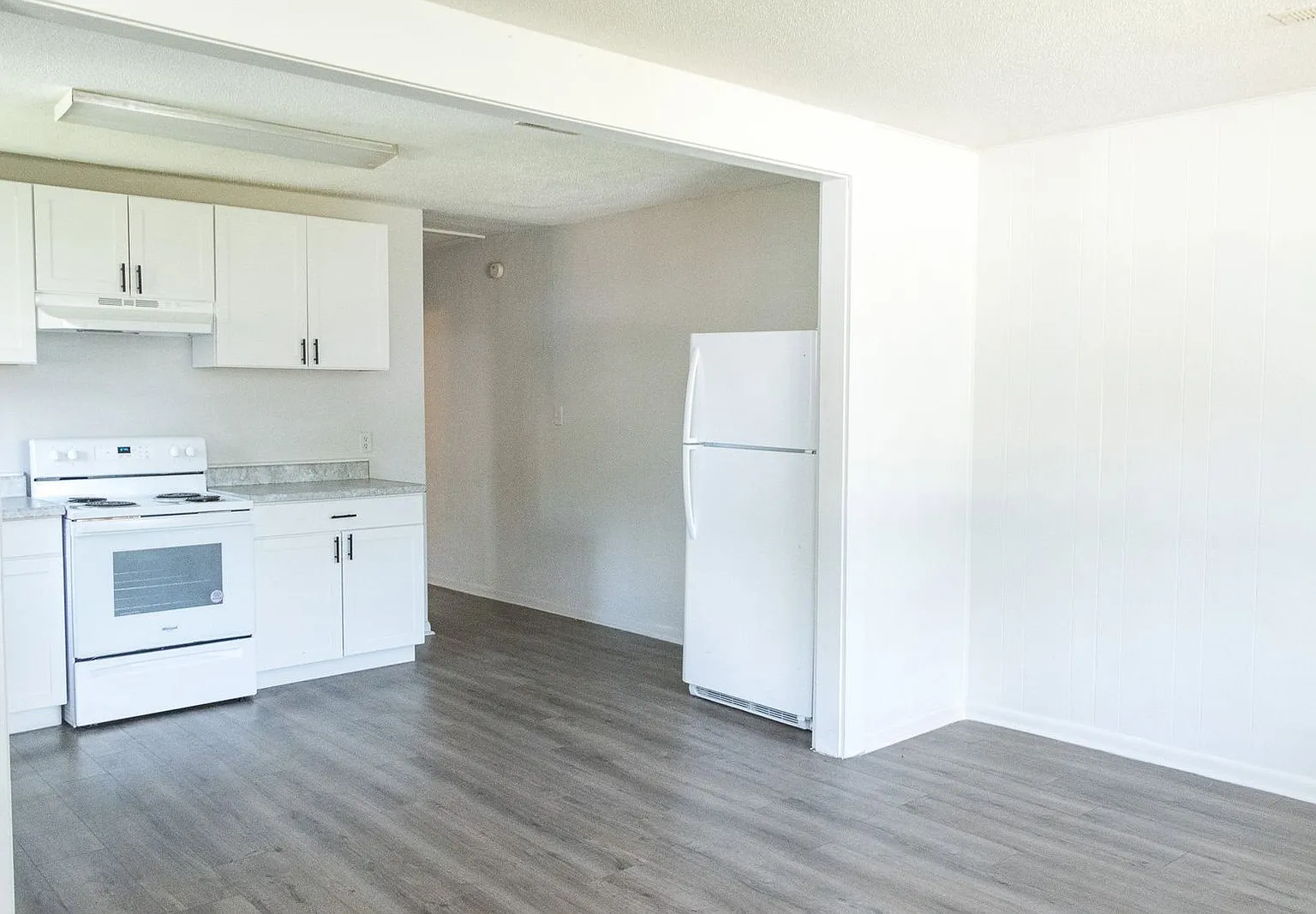 3 bed, 1.5 bath, 1024 sqft, $1,295 — Photo 2