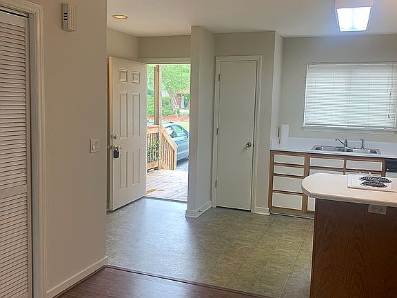 3rd image of 5202 Largo Ct #102