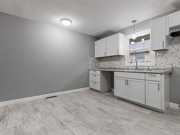5th image of 2106 Ashland Ave