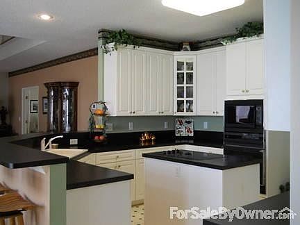 Generous cabinets - large eat-in kitchen