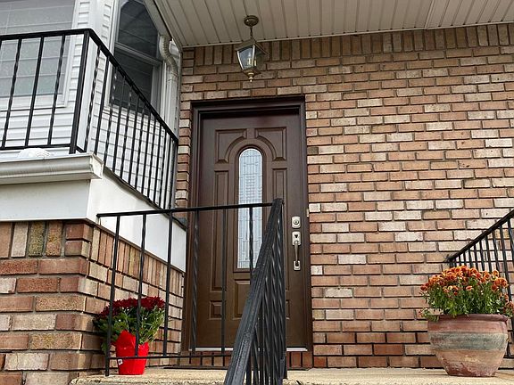 3rd image of 375 Klondike Ave