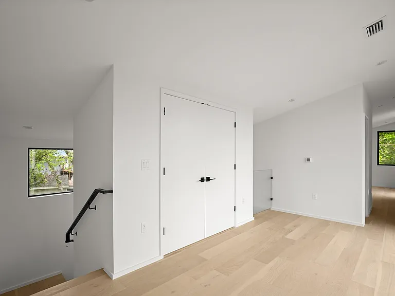2215 S 3rd St — Photo 30