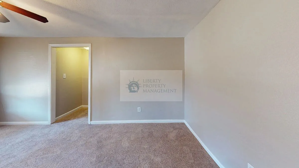2 bed, 650 sqft, $1,595 — Photo 2