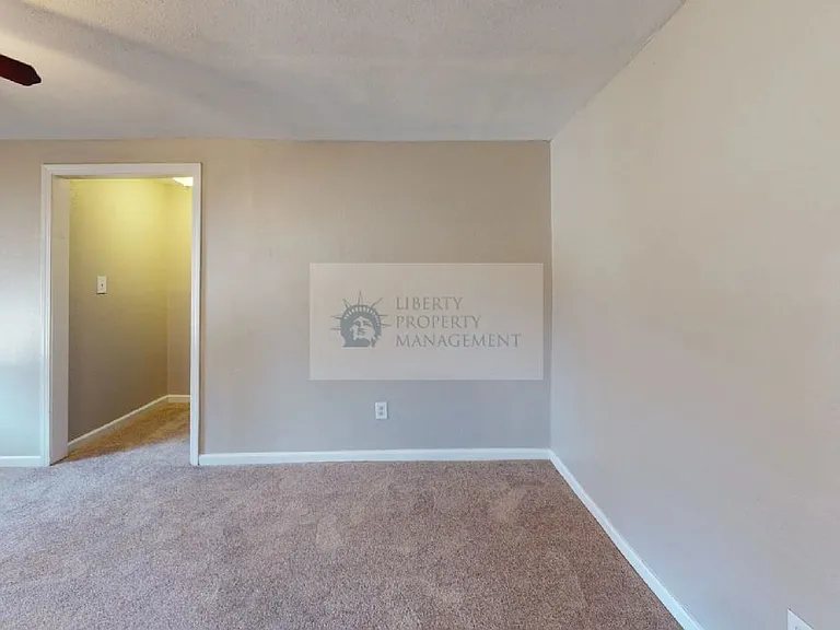34 E 4th St #B — Photo 2