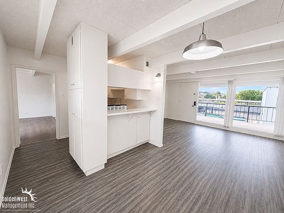 4th image of 910 E Marlette Ave APT 19