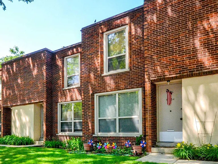 Hyde Park West Apartments & Townhomes — Photo 13