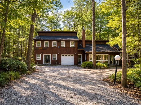 10277 Grand Oaks Dr, Lambton Shores, ON N0M 1T0