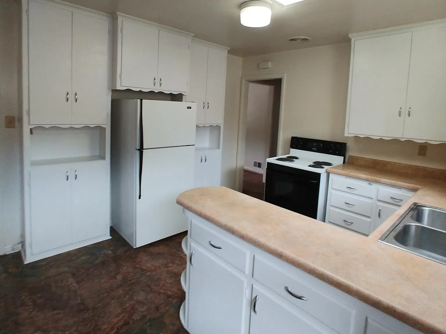 2 bed, 1000 sqft, $1,550 — Photo 3