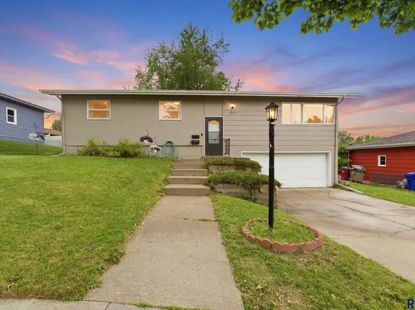 2313 E 17th St, Sioux Falls, SD 57103