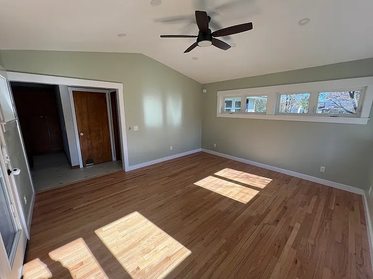 66 Davis Pkwy — Photo 2