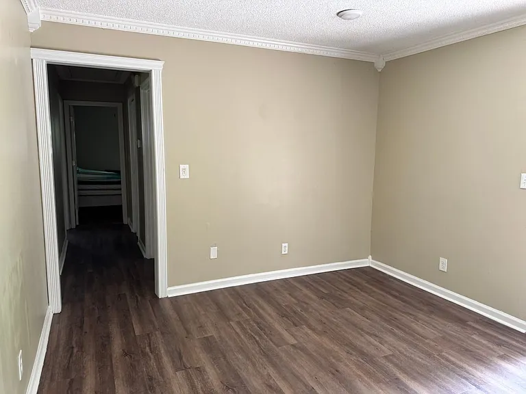 121 Herty Dr — Photo 4