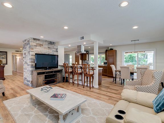 3rd image of 2854 E Mission Ln