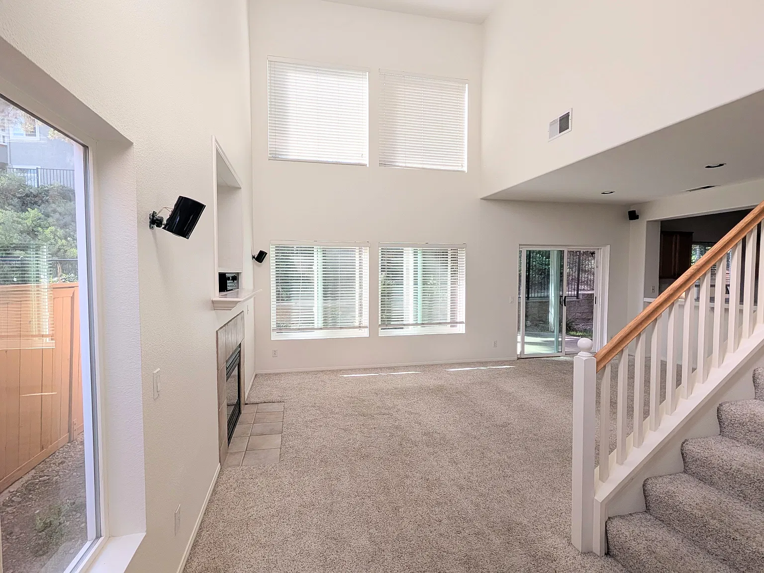 3 bed, 2.5 bath, 1514 sqft, $4,300 — Photo 3