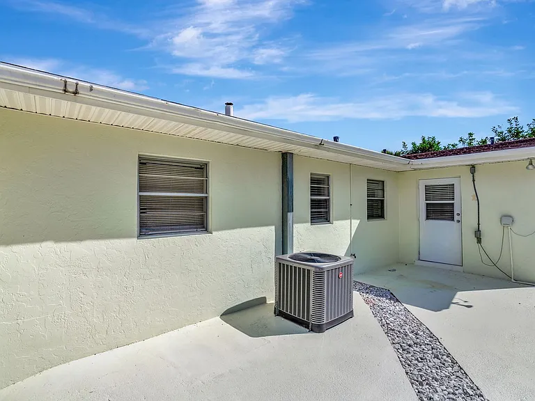 8968 SE Pine Cone Ln — Photo 30