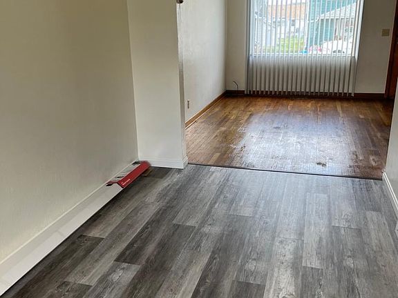 130 Dining/Living Rooms