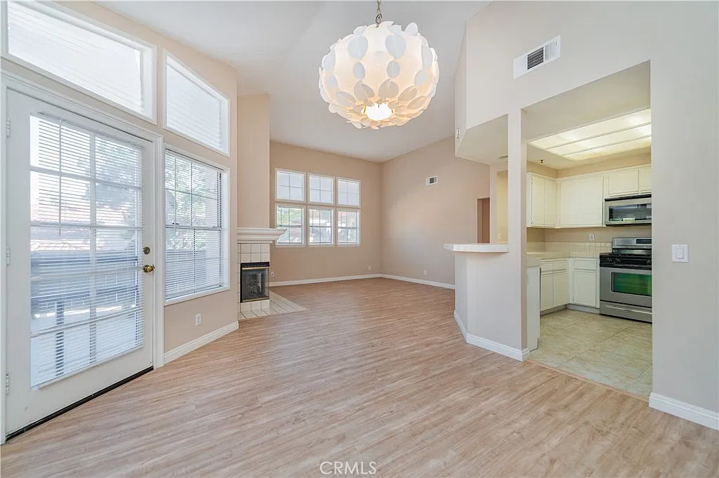 2 bed, 1197 sqft, $3,300 — Photo 4
