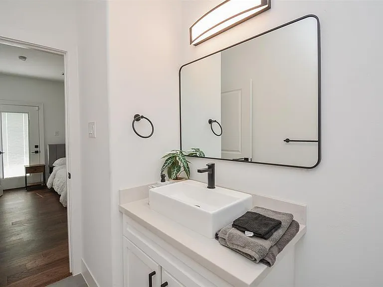 2620 McIlhenny St — Photo 25