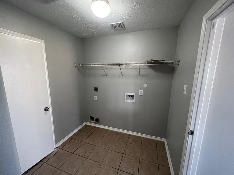 19451 Nasworthy Dr — Photo 16