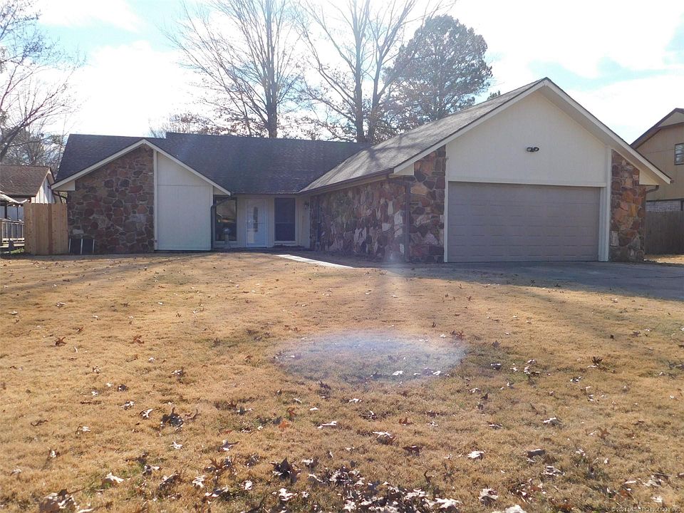 2nd image of 3205 Phoenix Dr