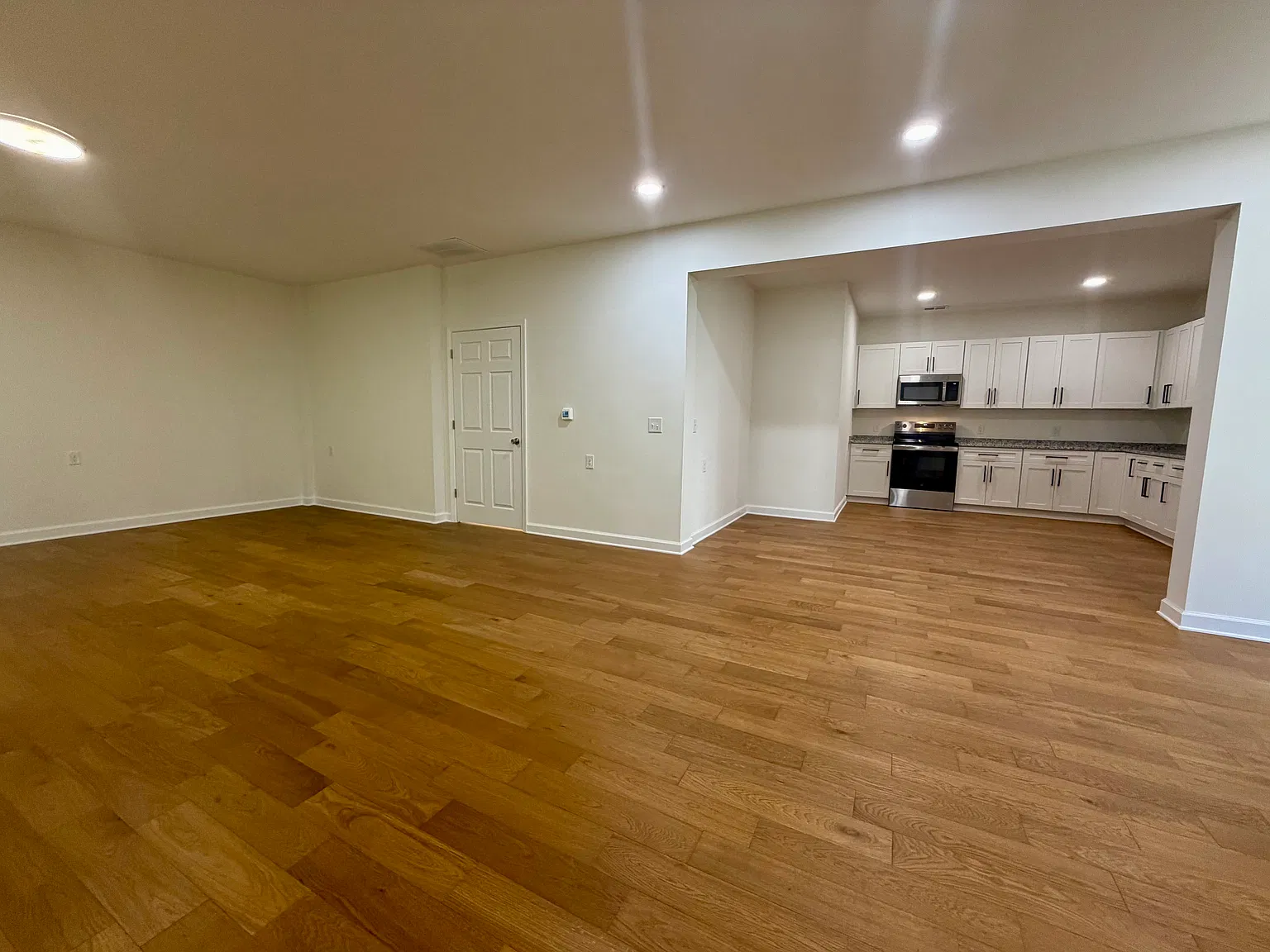 3 bed, 1250 sqft, $2,199 — Photo 2
