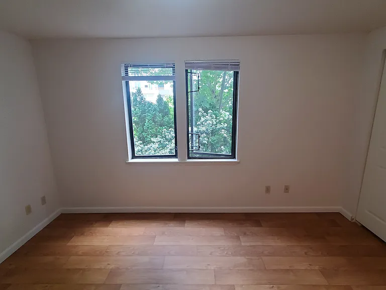 Portage Bay Apartments — Photo 36