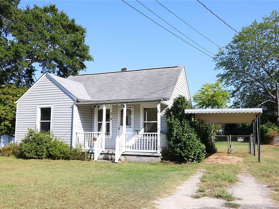 1st image of 219 Dickson St