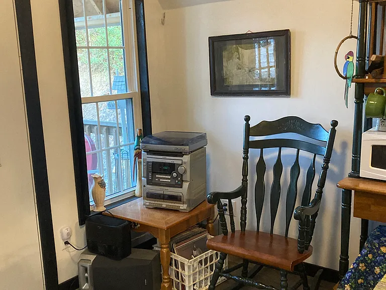 152 W Greenway St — Photo 13
