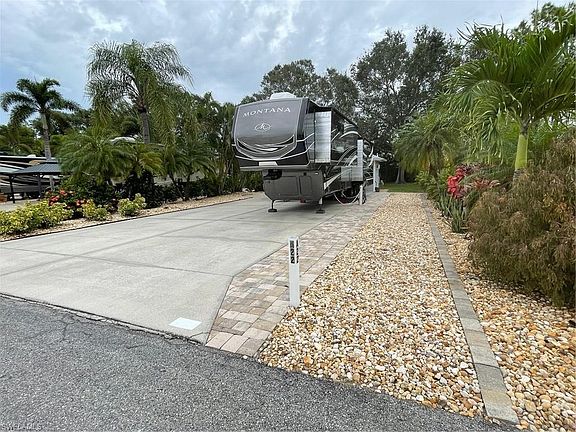 3rd image of 5825 Brightwood DR