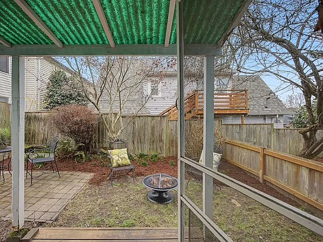 2220 SE Yamhill St — Photo 13