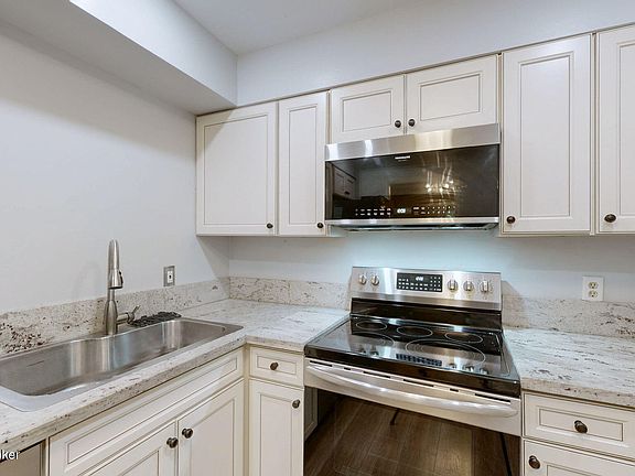 5th image of 1815 Gardiner Ln APT F52